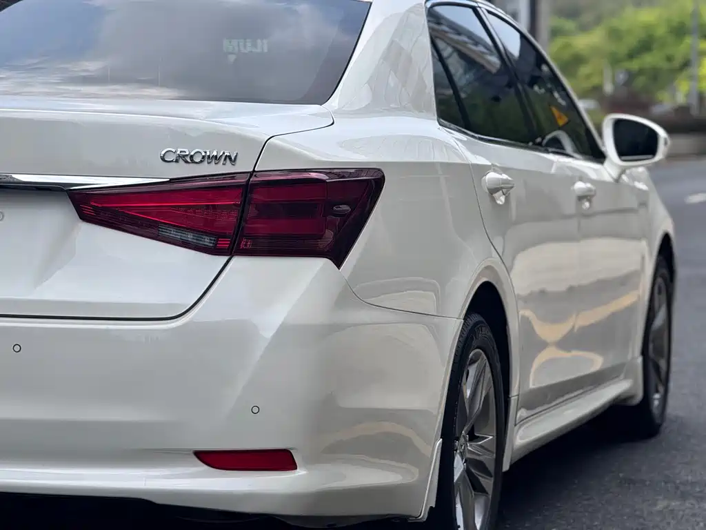 Toyota Crown 2016 — фото 26