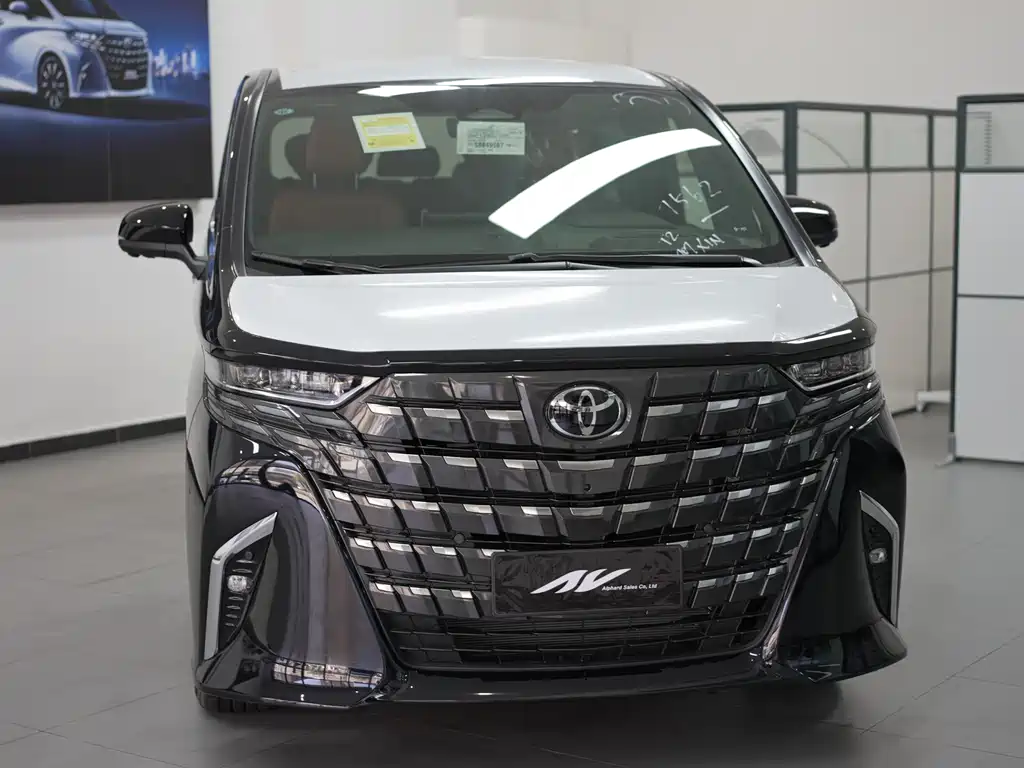 Toyota Alphard — фото 2