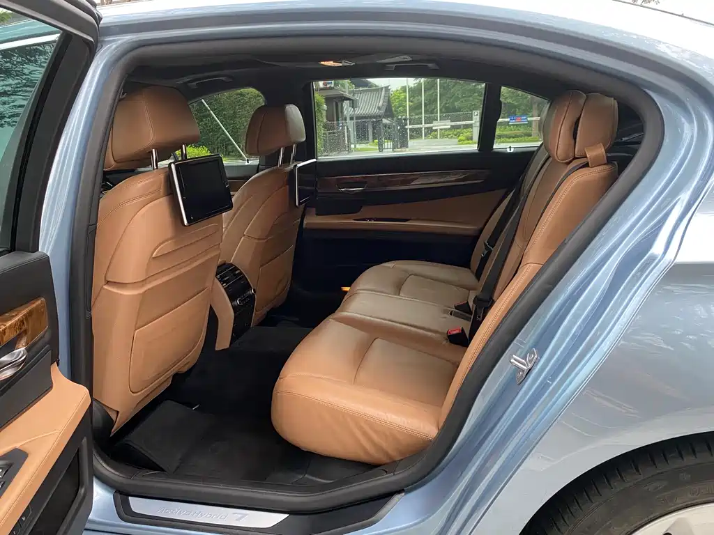 BMW 7 Series 2013 — фото 15