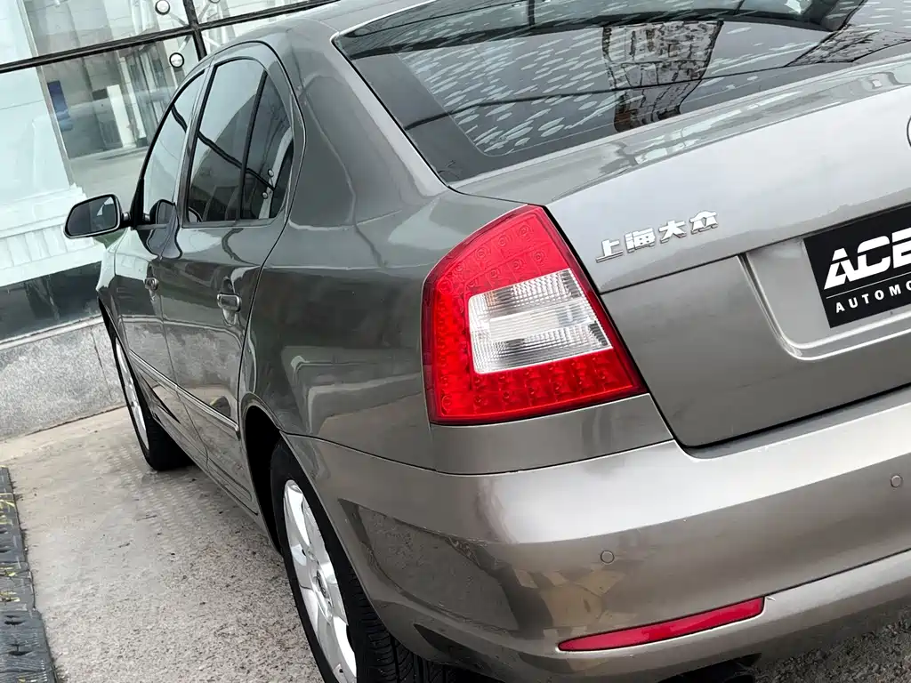 Skoda Octavia 2010 — фото 9