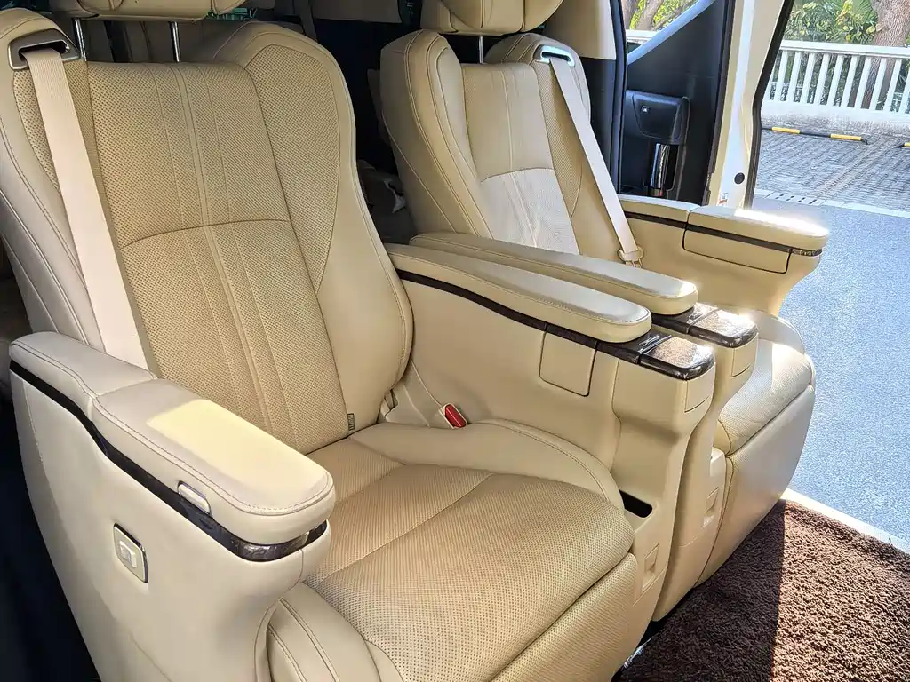 Toyota Alphard 2021 — фото 23