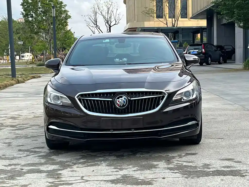 Buick LaCrosse 2017 — фото 1