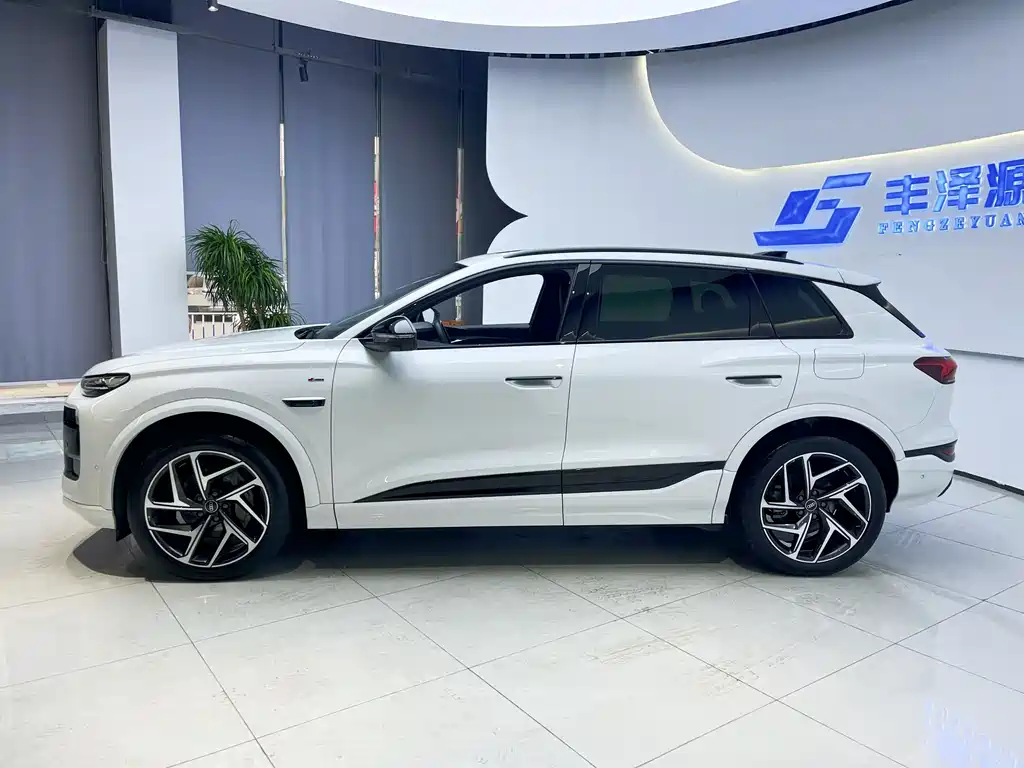 Audi Q6L e-tron 2025 — фото 3