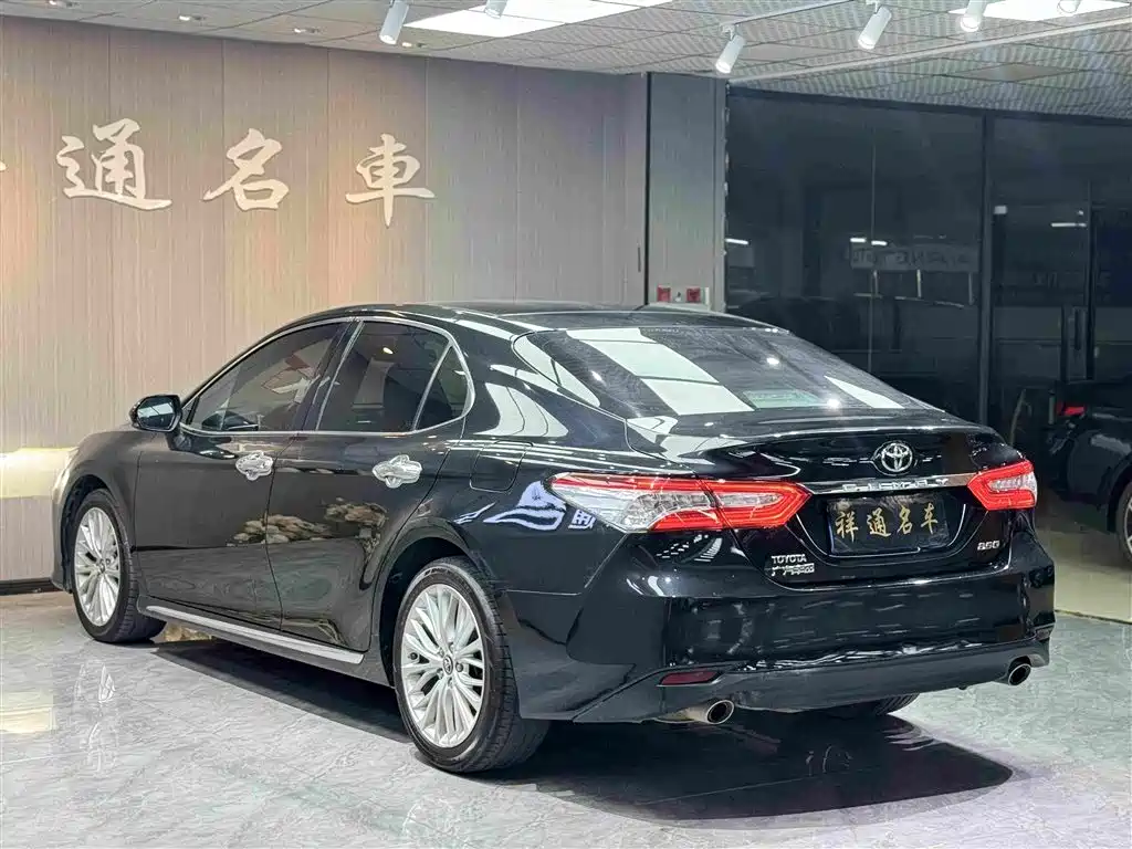 Toyota Camry 2018 — фото 13