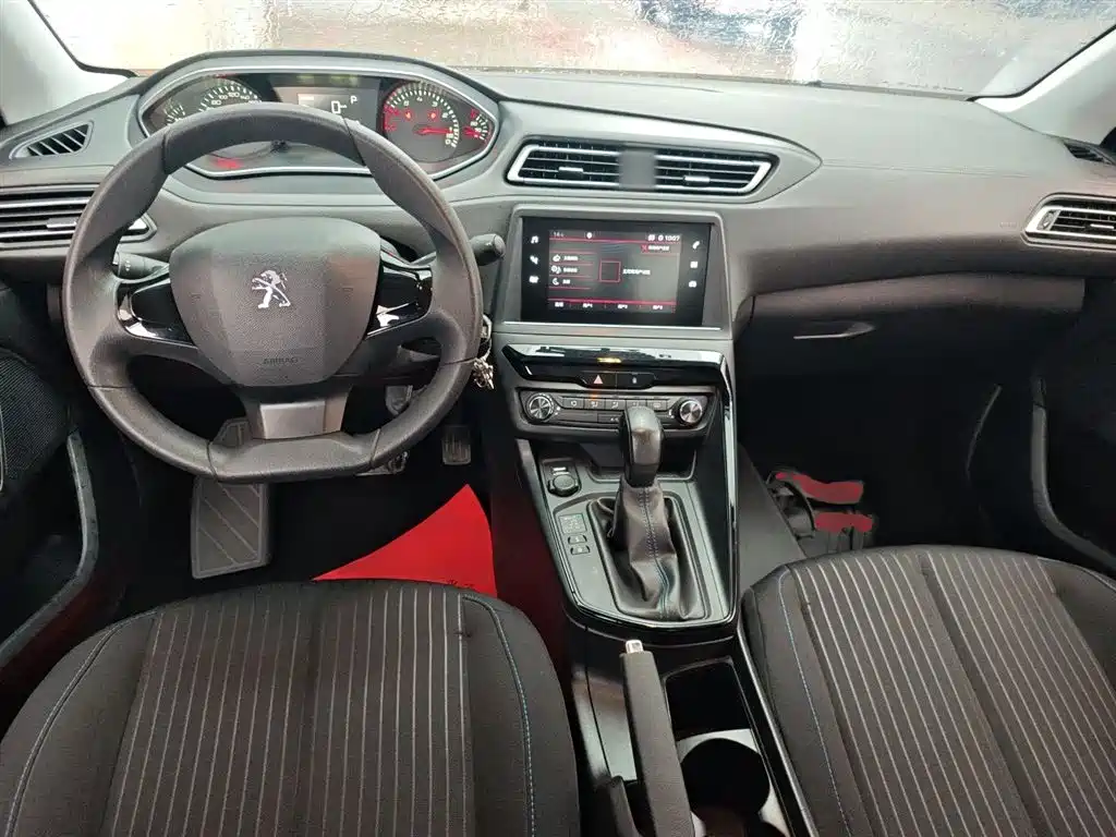 Peugeot 308 2017 — фото 10