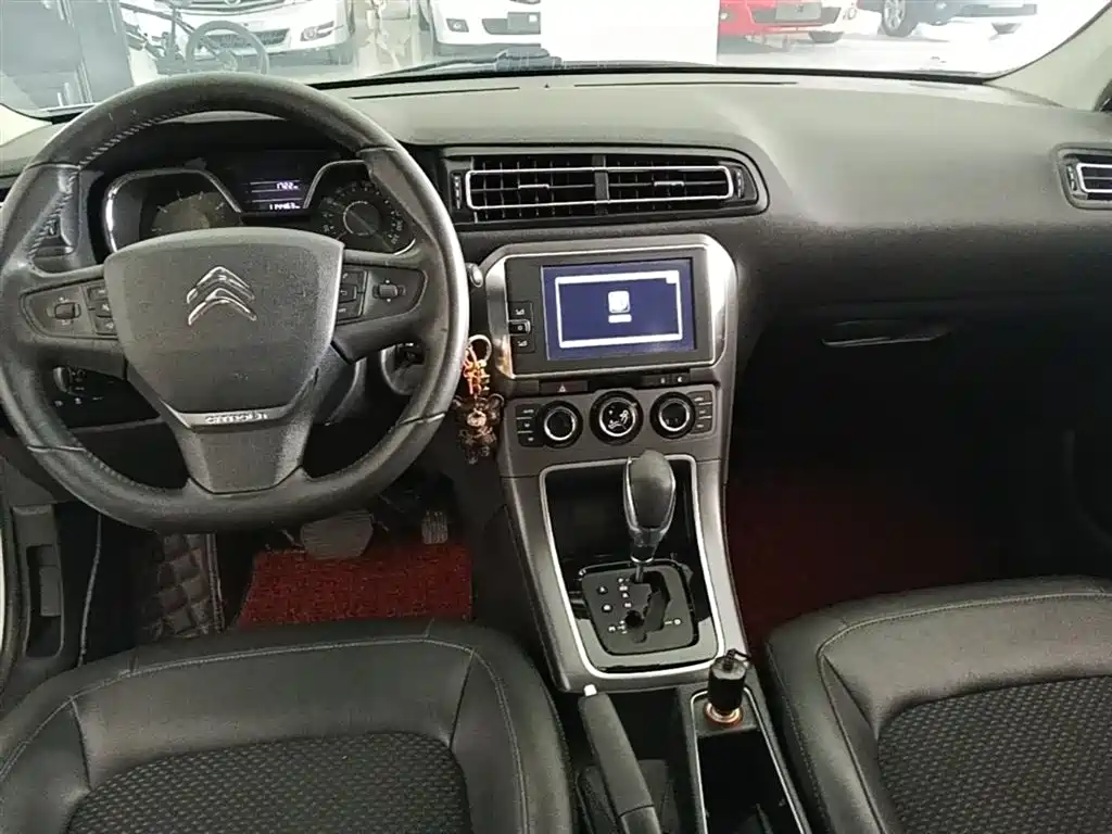 Citroen C4 2016 — фото 10