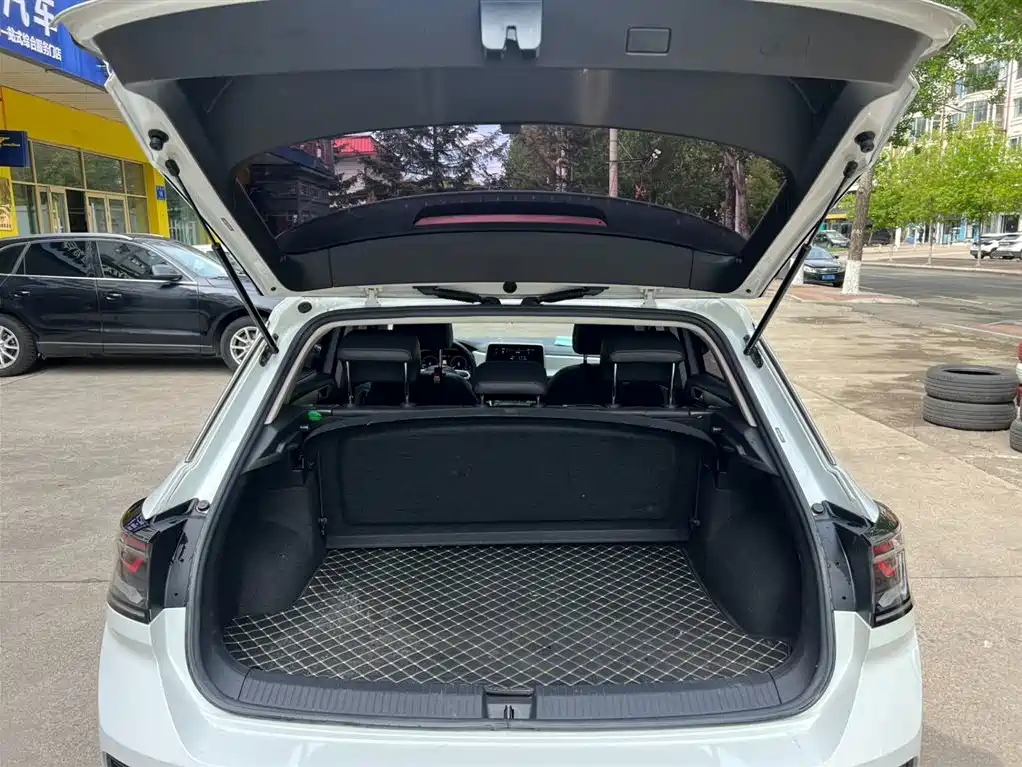Volkswagen T-Roc 2023 — фото 18