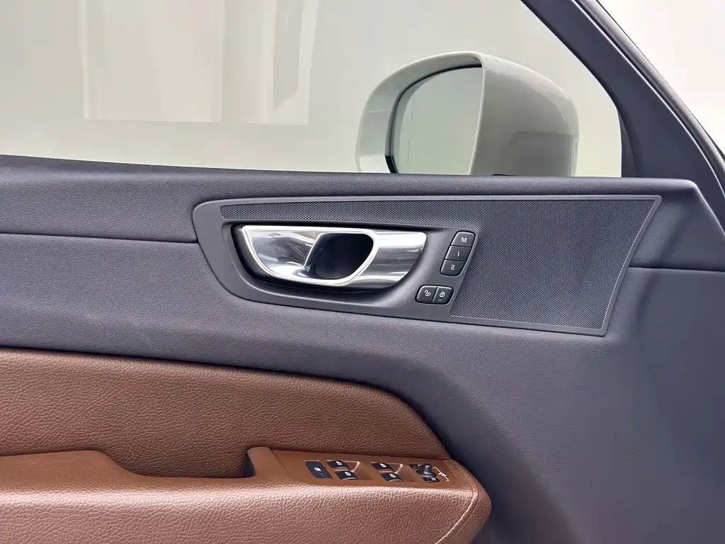 Volvo XC60 2024 — фото 10