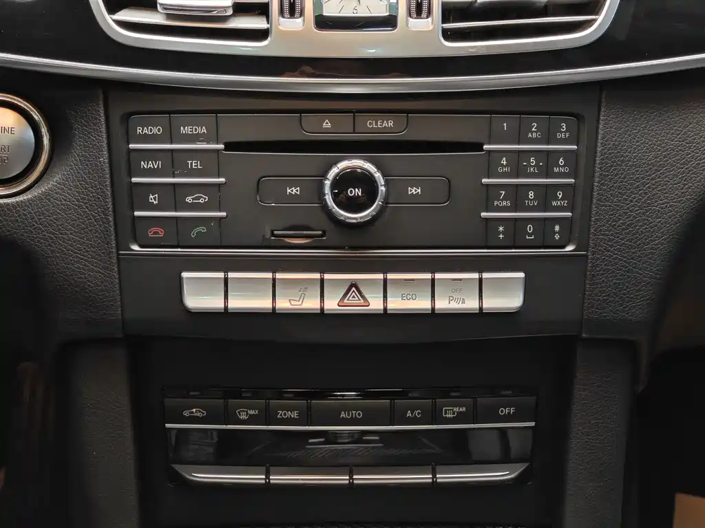 Mercedes-Benz E-Class 2015 — фото 17