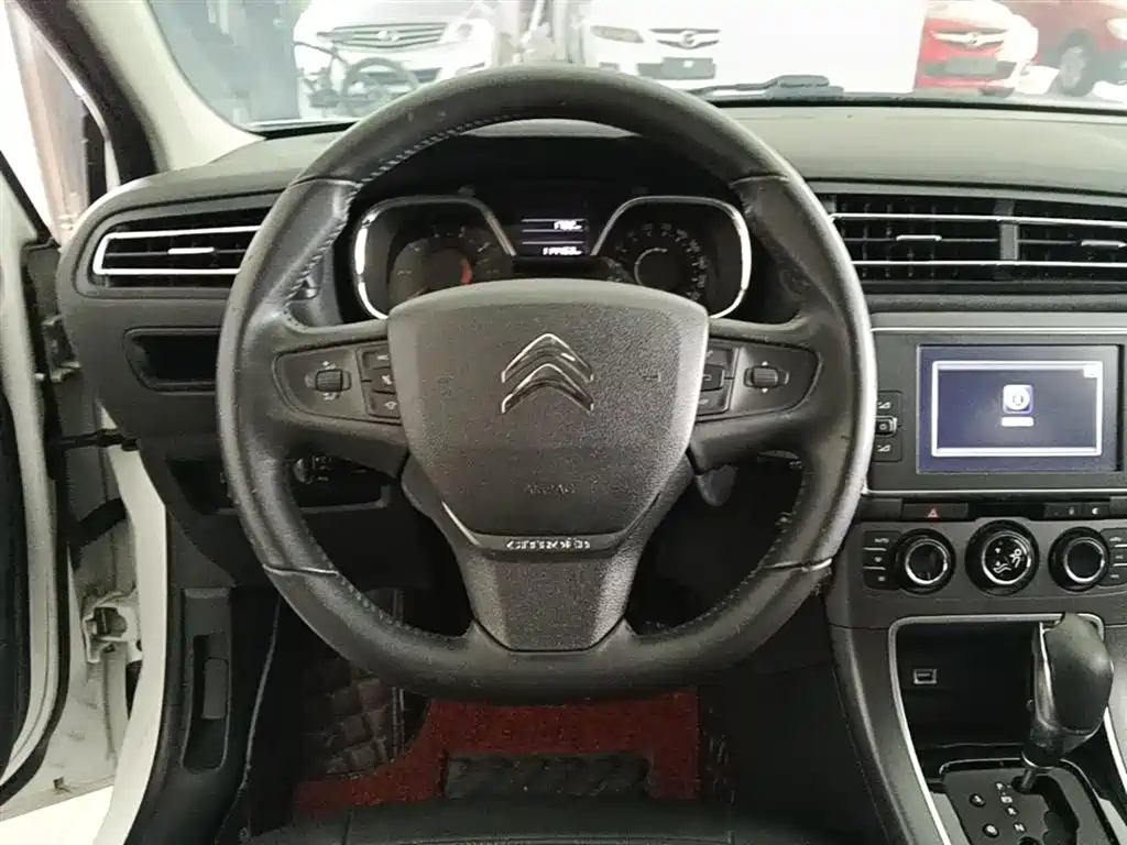 Citroen C4 2016 — фото 11