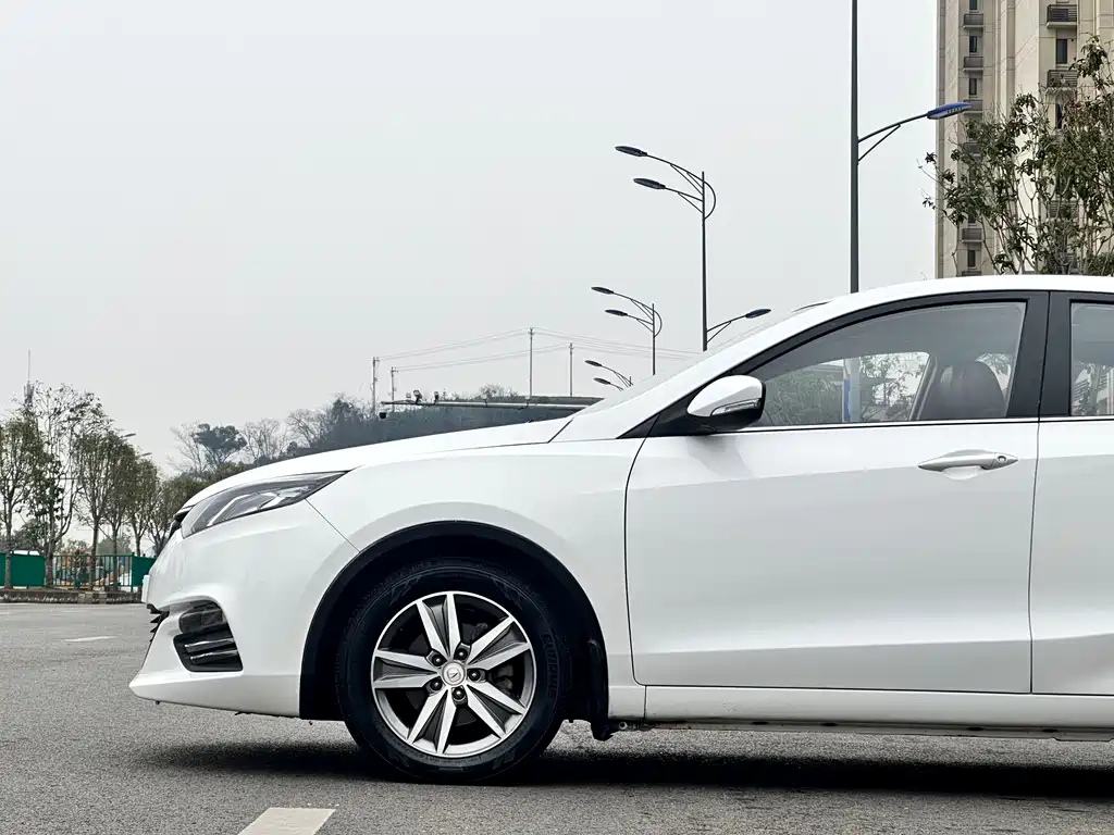 Changan Eado XT 2015 — фото 8