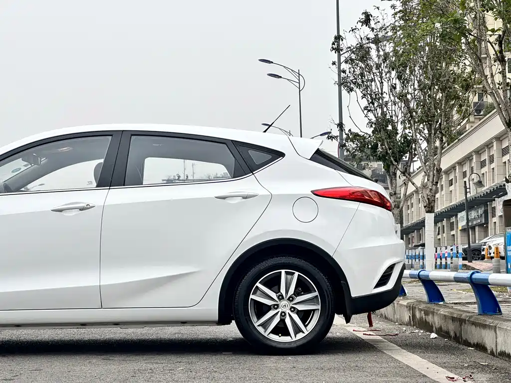 Changan Eado XT 2015 — фото 9