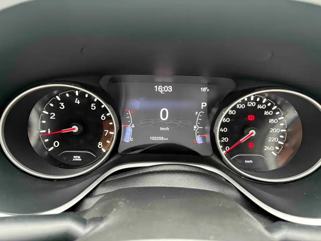 Jeep Compass 2017 — фото 11