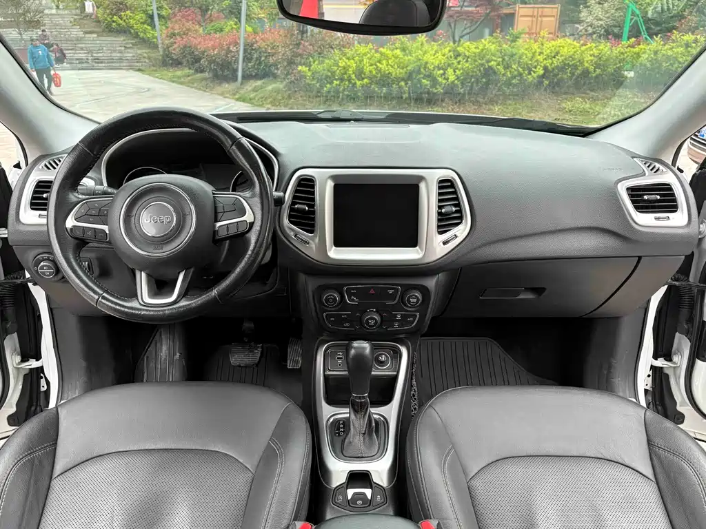 Jeep Compass 2017 — фото 4