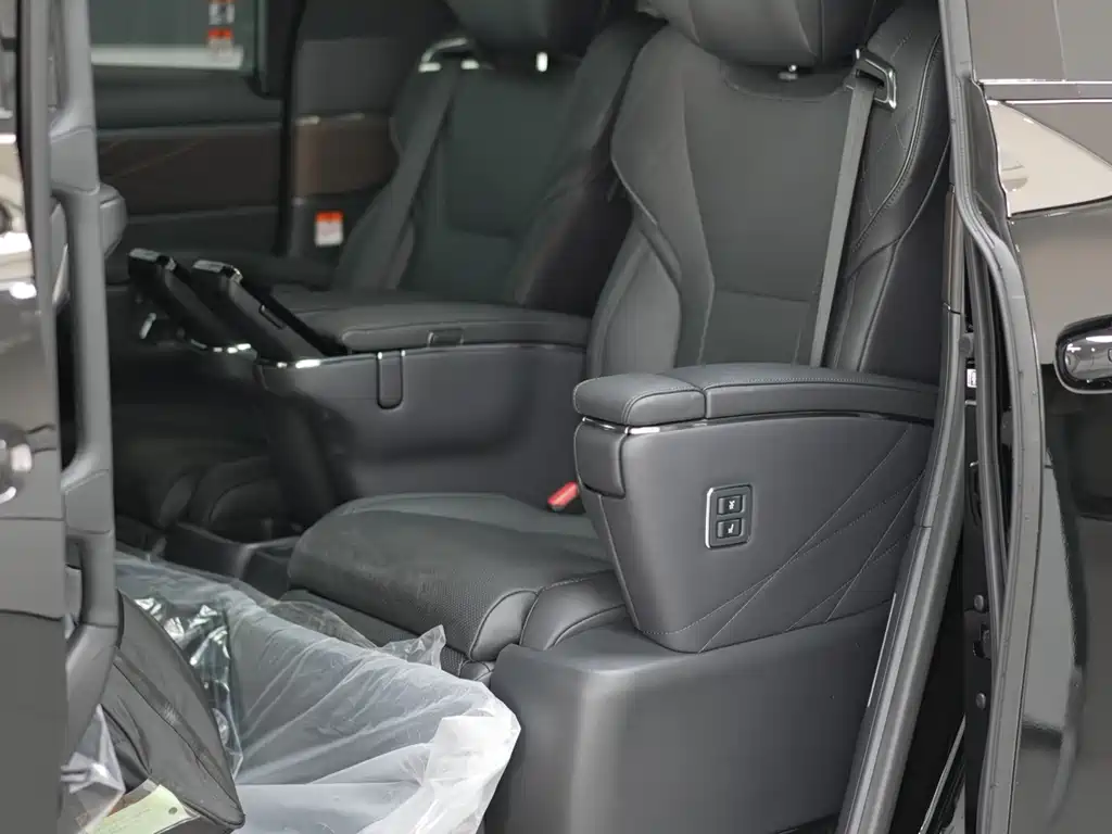 Toyota Vellfire — фото 12