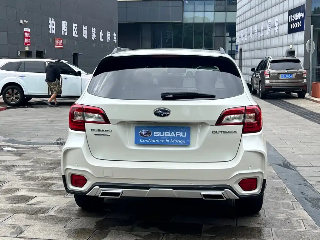 Subaru Outback 2017 — фото 9