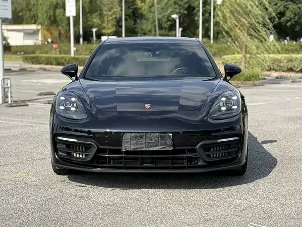 Porsche Panamera 2021