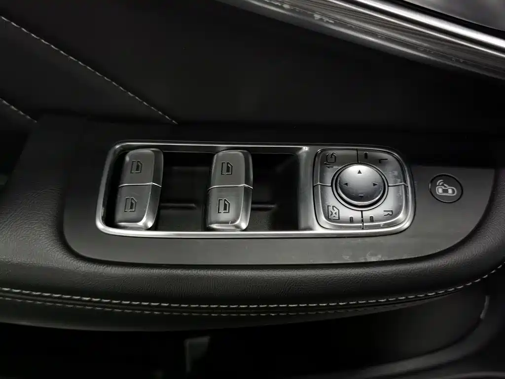 Roewe MARVEL X 2018 — фото 9