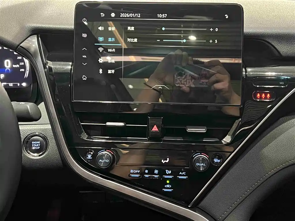 Toyota Camry 2022 — фото 17