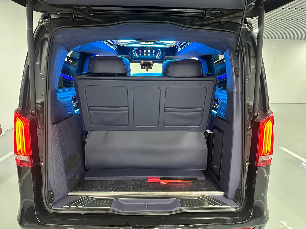 Mercedes-Benz V-Class 2018 — фото 12