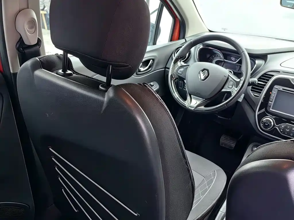 Renault Captur 2015 — фото 11