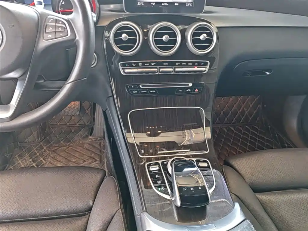 Mercedes-Benz GLC 2018 — фото 14