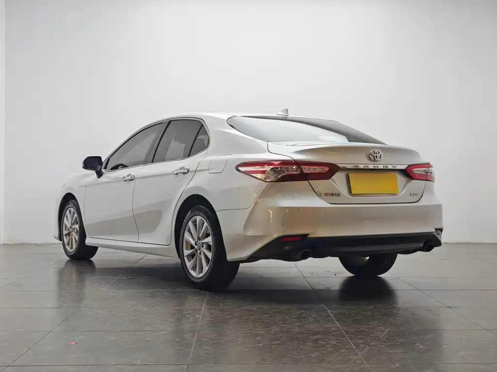 Toyota Camry 2022 — фото 4