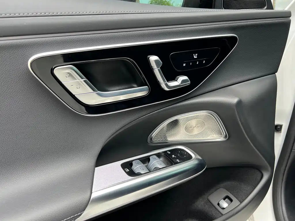 Mercedes-Benz E-Class 2025 — фото 22