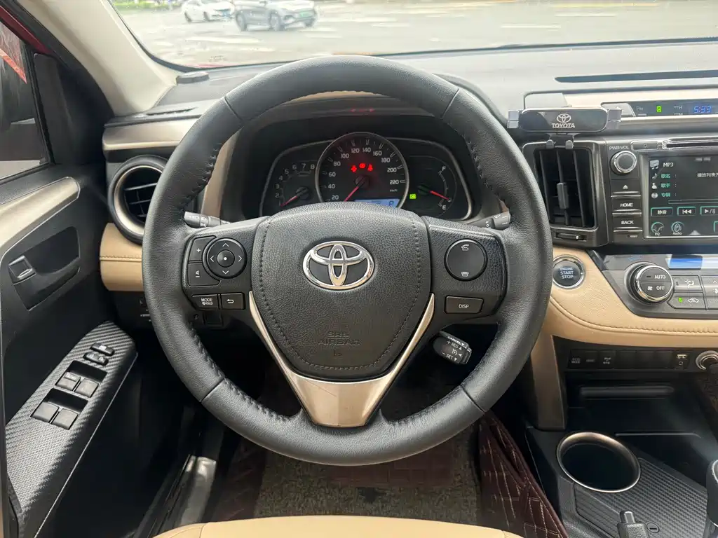 Toyota RAV4 2015 — фото 12