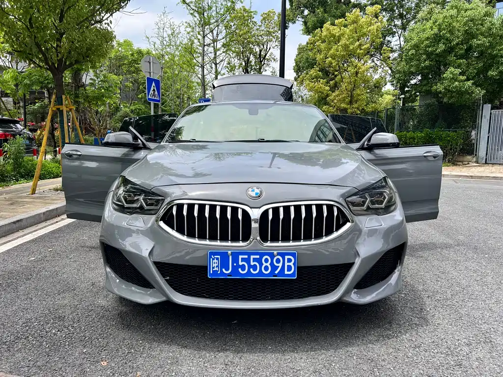 BMW 5 Series GT 2010 — фото 24
