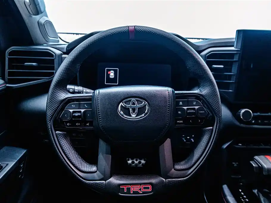 Toyota Sequoia 2023 — фото 18