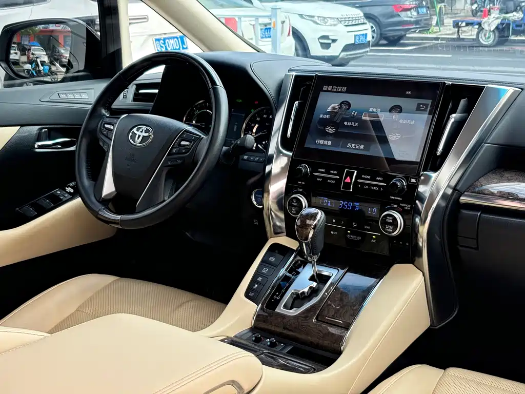 Toyota Alphard 2022 — фото 13