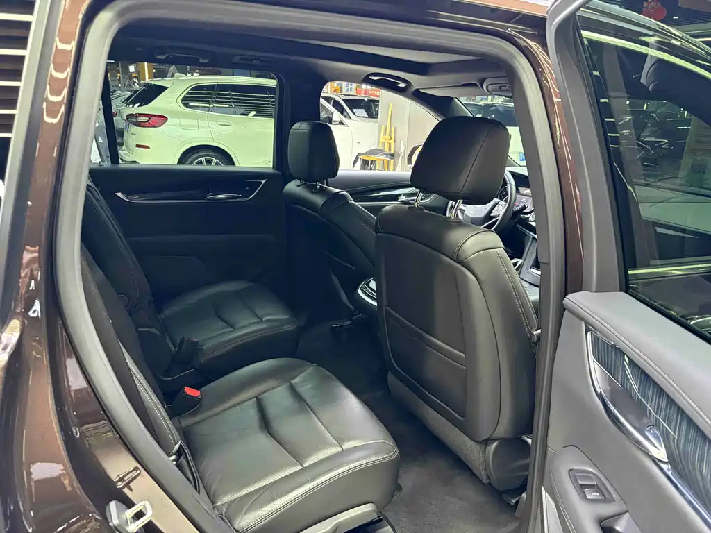 Cadillac XT6 2021 — фото 11