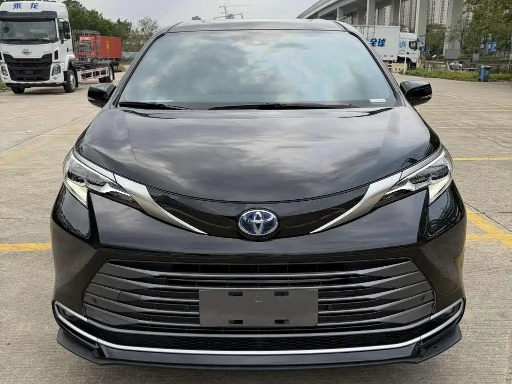 Toyota Sienna 2023 — фото 3