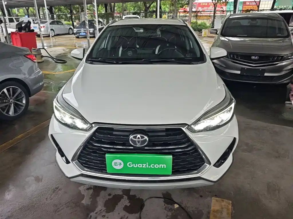 Toyota Yaris L 2023 — фото 3