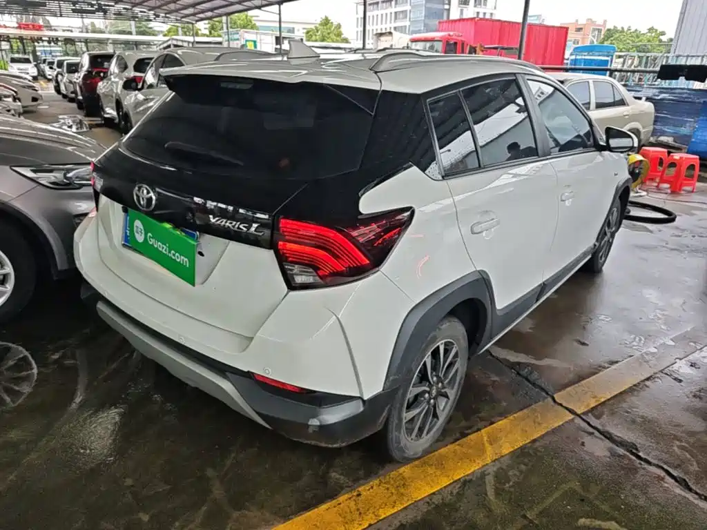 Toyota Yaris L 2023 — фото 7