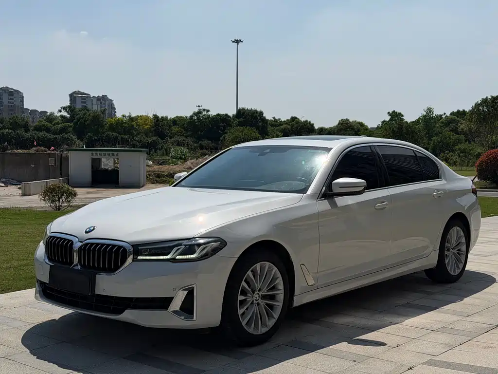 BMW 5 Series 2021 — фото 1