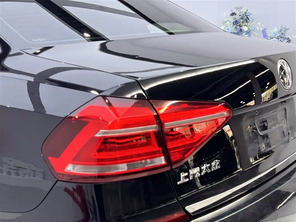 Volkswagen Passat 2017 — фото 10