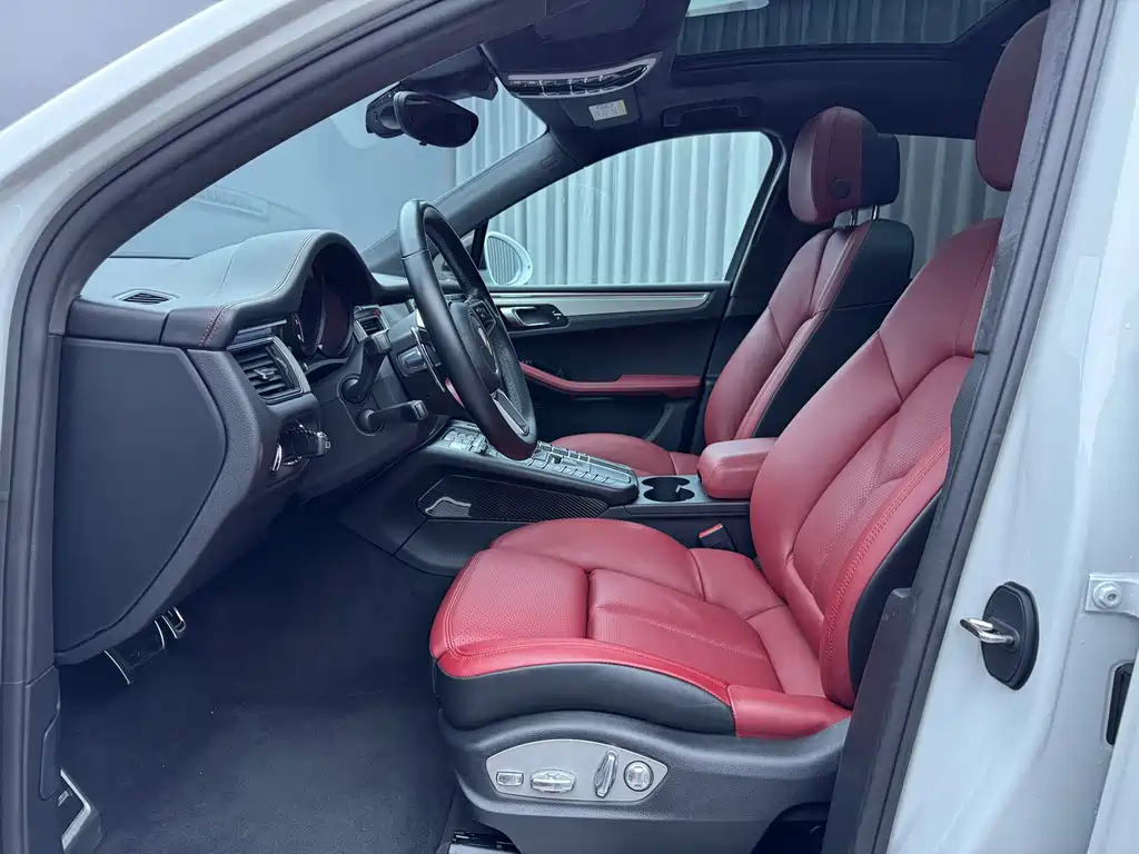 Porsche Macan 2017 — фото 18