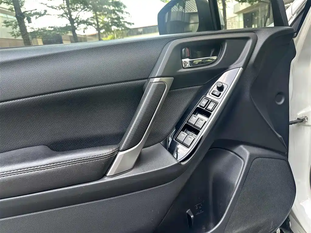 Subaru Forester 2017 — фото 18