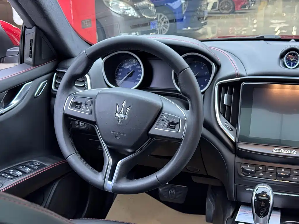 Maserati Ghibli 2018 — фото 14