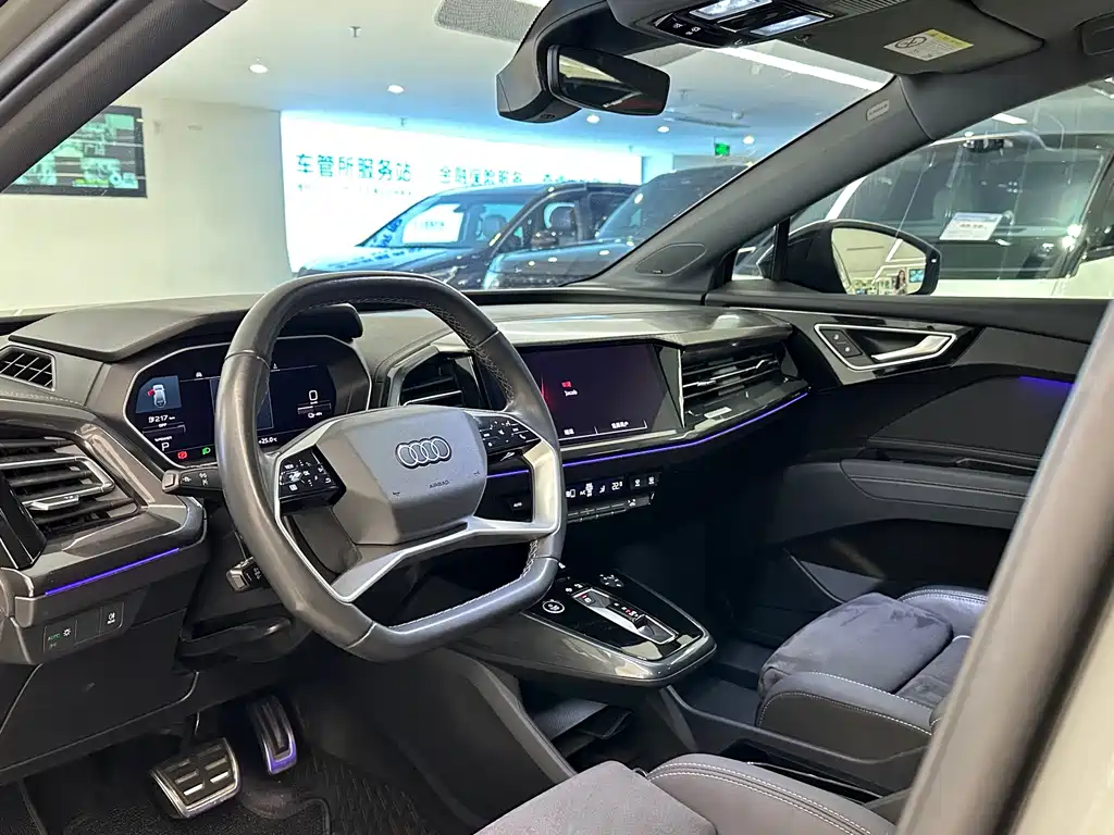 Audi Q4 e-tron 2022 — фото 10