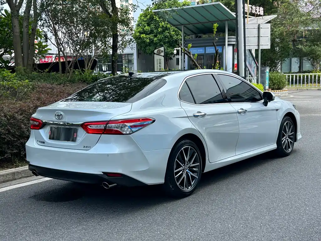 Toyota Camry 2022 — фото 7