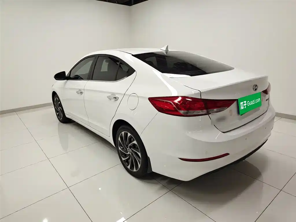 Hyundai Elantra 2020 — фото 5