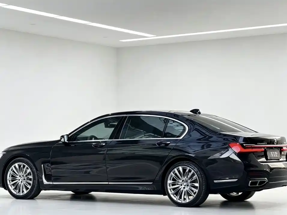 BMW 7 Series 2016 — фото 9
