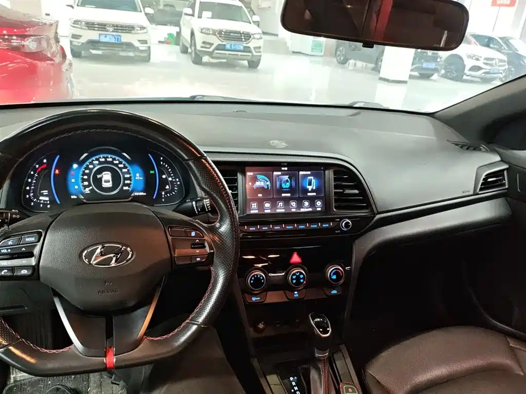 Hyundai Elantra 2020 — фото 10
