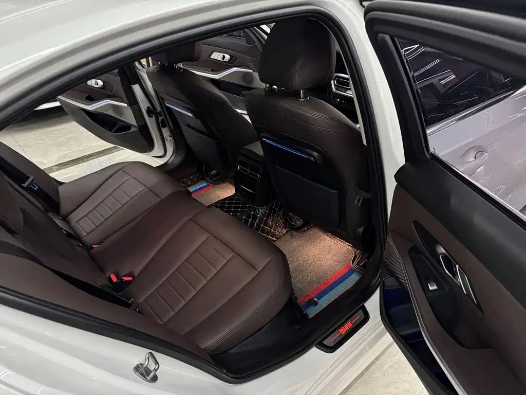 BMW 3 Series 2019 — фото 15