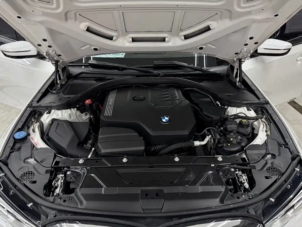 BMW 3 Series 2019 — фото 18