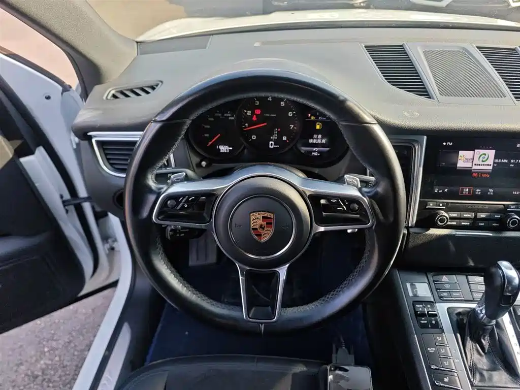 Porsche Macan 2016 — фото 11