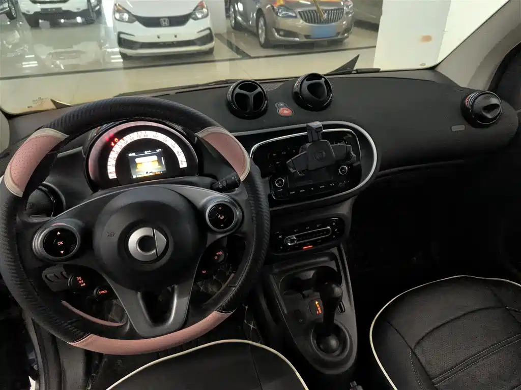 smart Fortwo 2018 — фото 10